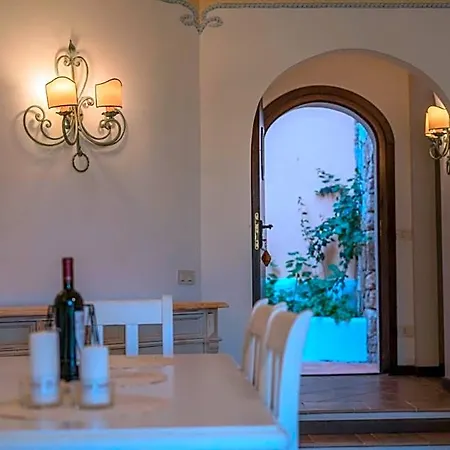 Beautiful Il Giardino Degli Oleandri One Bedroom Sleeps Two Num0856 Hotel 4*