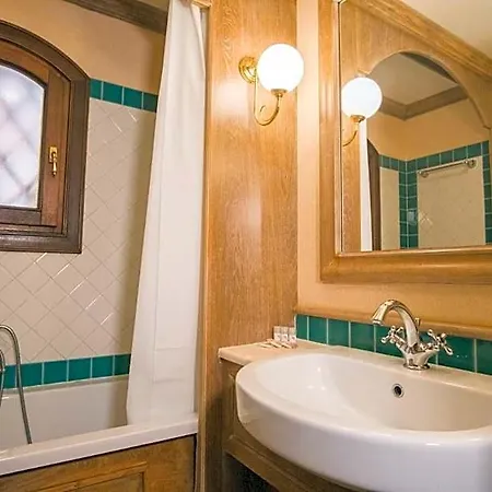 Beautiful Il Giardino Degli Oleandri One Bedroom Sleeps Two Num0856 Hotel